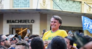 Bolsonaro no momento da facada