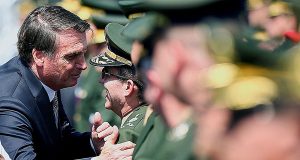 Bolsonaro com militares do Exército