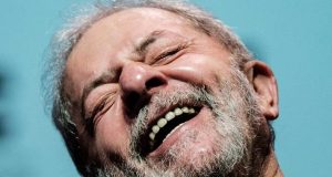 Lula rindo