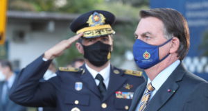 Bolsonaro participa de formatura de PMs no DF