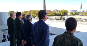 Jair Bolsonaro durante a tanqueciata