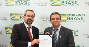 Reitor bolsonarista tomou posse em Brasília