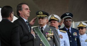 Jair Bolsonaro e membros das Forças Armadas