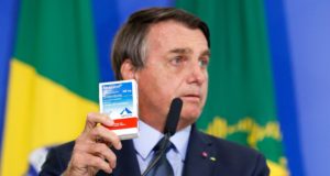 Jair Bolsonaro com cloroquina