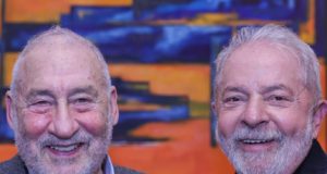 Joseph Stiglitz e Lula em Bruxelas