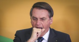 Bolsonaro bocejando