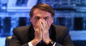 Bolsonaro ameaça usar Mendonça para barrar temas progressistas