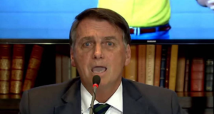 Bolsonaro acena com reajuste à PF e faz apelo