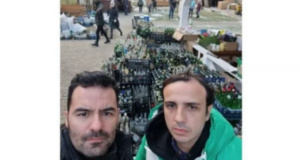 Mamãe Falei e líder do MBL fazem coquetéis molotov. Foto dos dois posando em uma região onde estava sendo fabricada a bomba caseira.