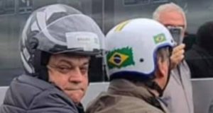 Prefeito de Chapecó na garupa de Bolsonaro