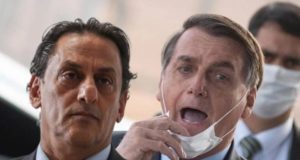 Wassef e Bolsonaro, que está sem máscara