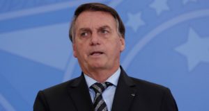 Bolsonaro admite que ele é um "chefe do Executivo que mente"