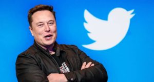 Elon Musk e o logo do Twitter