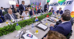 Foto de governadores do Nordeste reunidos em reunião