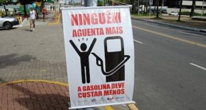 O preço da gasolina não para de crescer e já chega a R$10,00