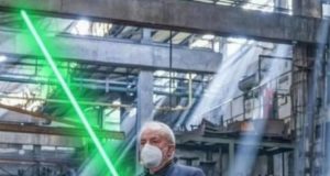 Lula aparece em montagem segurando um sabre de luz verde, do filme "Star Wars".