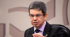 CPI do MEC: Randolfe Rodrigues anuncia que vai protocolar requerimento nesta terça