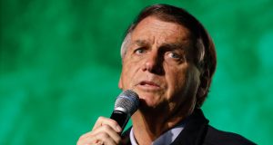 Bolsonaro quer aumentar Auxílio Brasil e vale-caminhoneiro