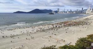 VÍDEO - Pouco público: Evento com Bolsonaro em Balneário Camboriú fracassa