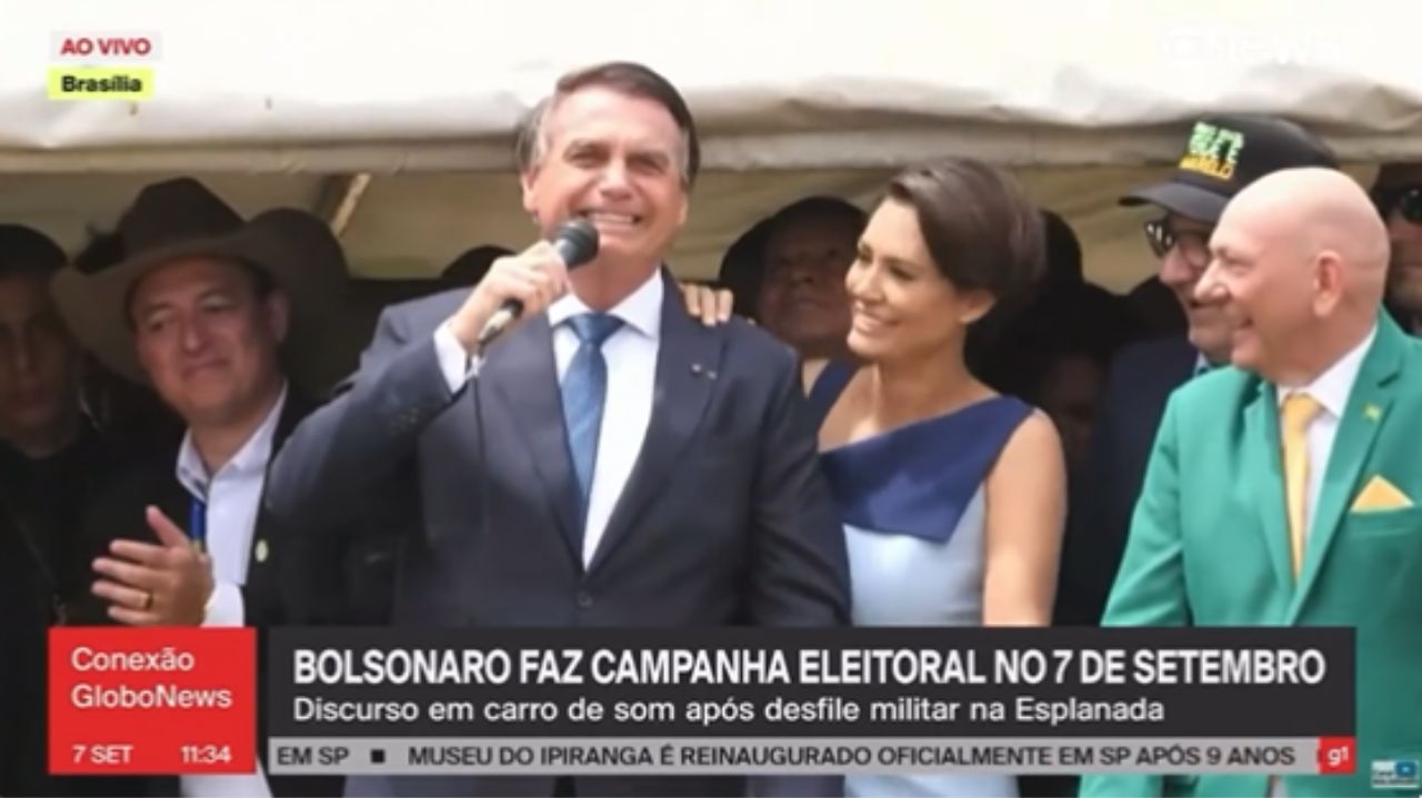 Jair Bolsonaro discursando sobre os olhares de Michelle e Luciano Hang em Brasília