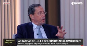 Merval Pereira falando e gesticulando