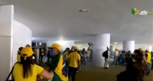 Bolsonaristas no salão verde do Congresso Nacional