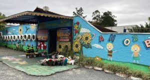 Fachada da creche Cantinho Bom Pastor, em Blumenau