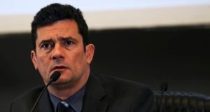 Sergio Moro com expressão de espanto