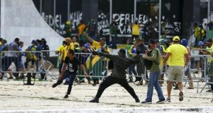 Manifestantes no 8 de janeiro em Brasília