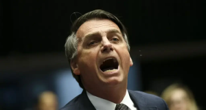 Jair Bolsonaro gritando