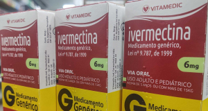 Três caixas de Ivermectina lado a lado