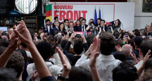 Multidão reunida na França